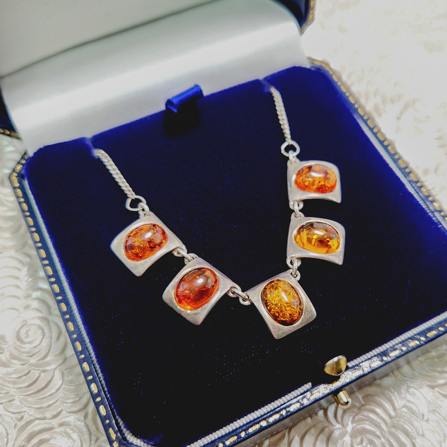 Vintage 1990s Sun-Spangled Amber and Sterling Silver Bib Choker 17.5" Necklace