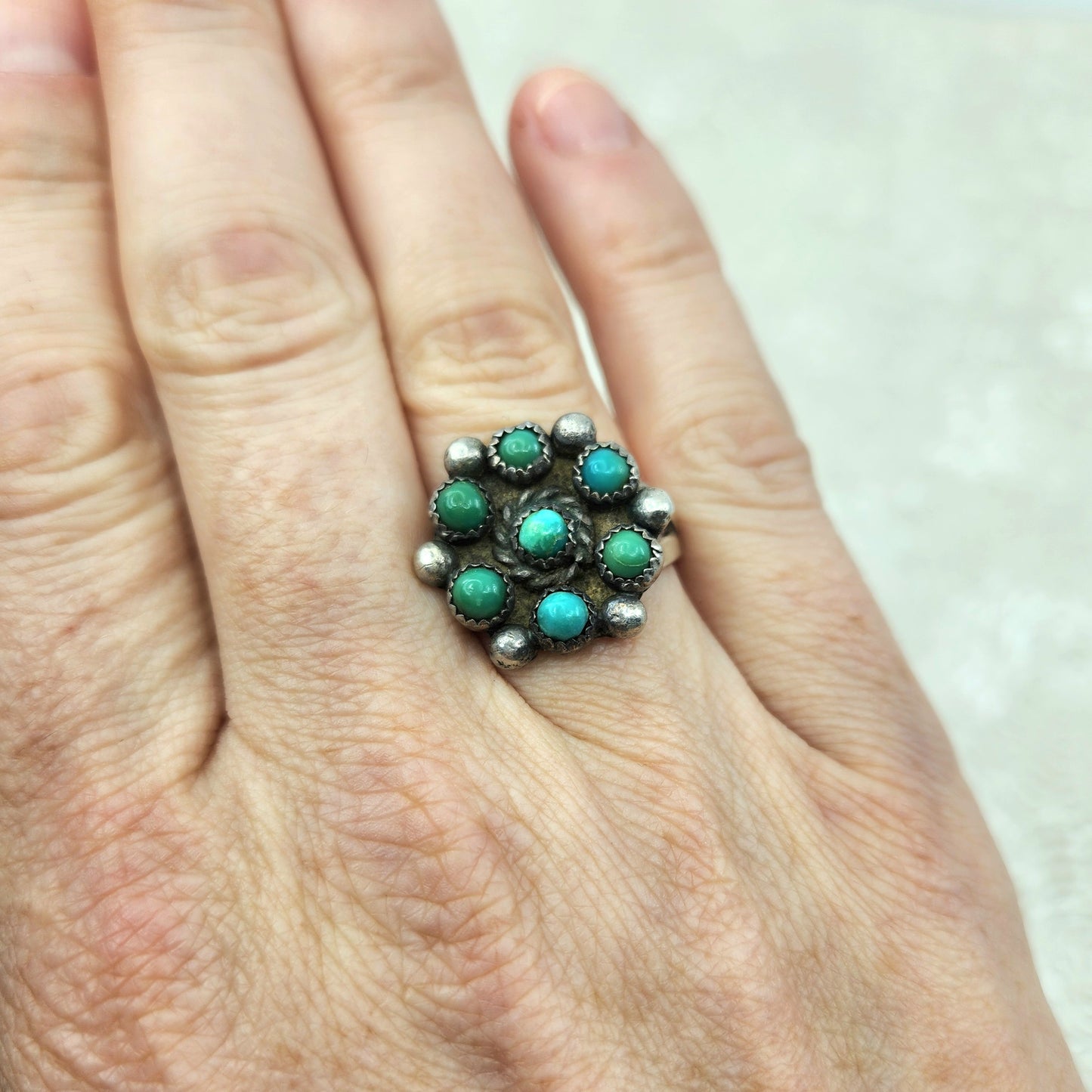 Vintage 1970s Turquoise and Sterling Silver Native American Zuni Snake Eye Cluster Flower Ring Size 7.75