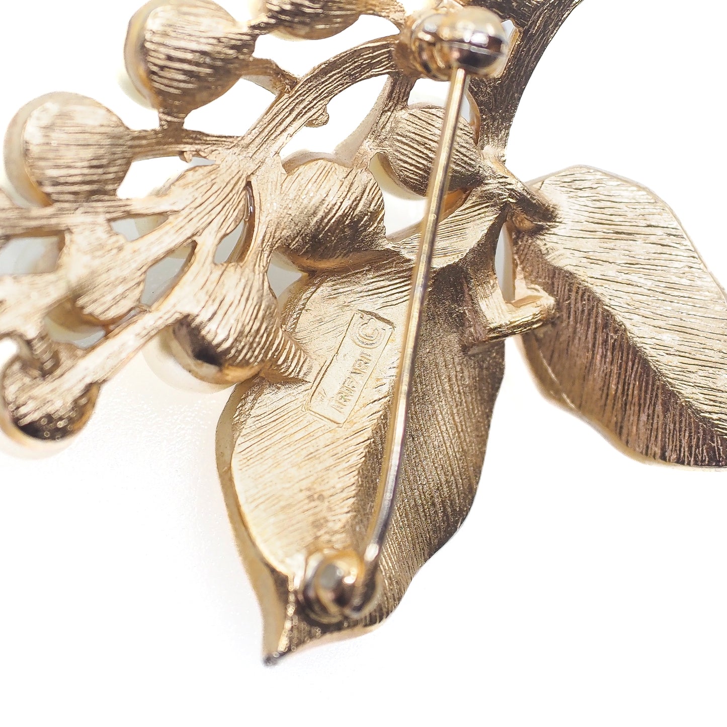 Vintage 1960s TRIFARI Imitation Pearl Gold Plate Leaf Cluster Brooch