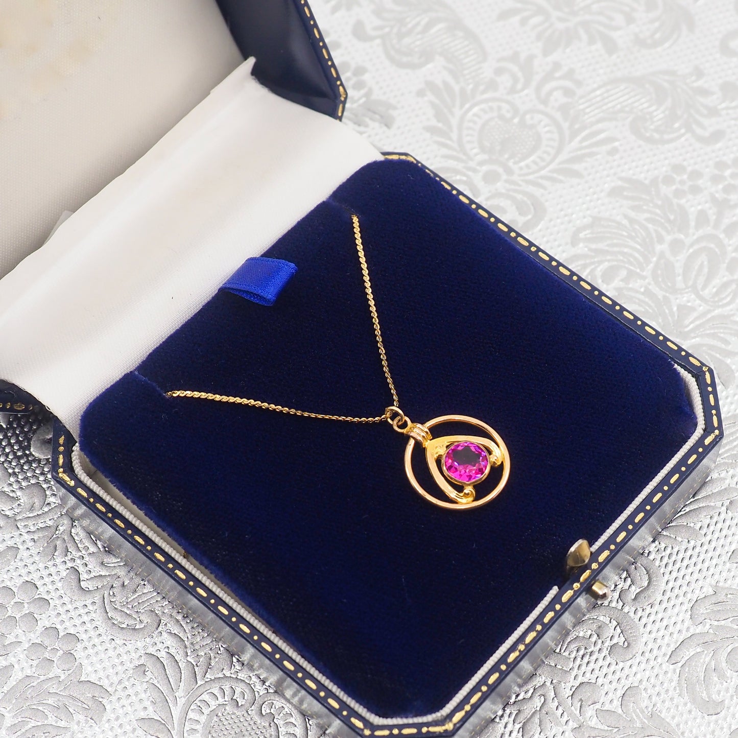 Vintage 1970s Pink Glass and Yellow Gold Filled Pendant 18" Necklace