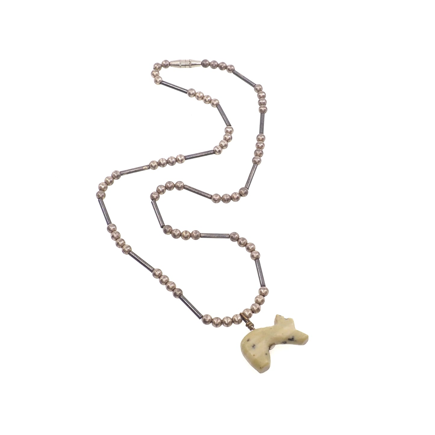 Vintage 1970s Zuni Sterling Silver Serpentine Bear Fetish Single Strand 13.5" Necklace