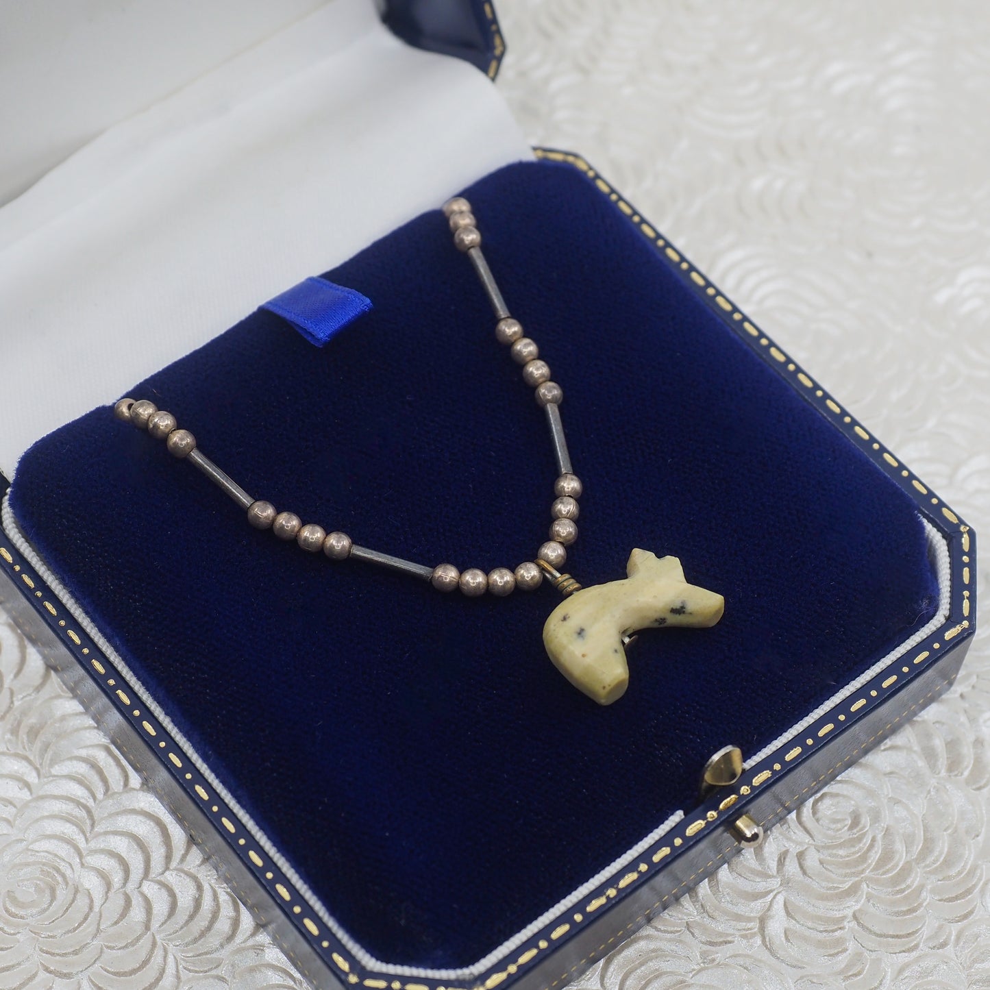 Vintage 1970s Zuni Sterling Silver Serpentine Bear Fetish Single Strand 13.5" Necklace