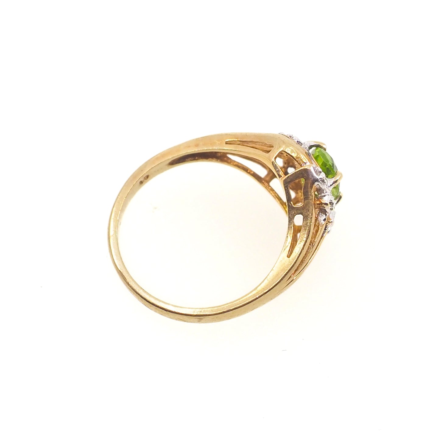 Vintage 1980s Oval Cut Green Peridot, Diamond, and 10k Gold Ring Size 7.25