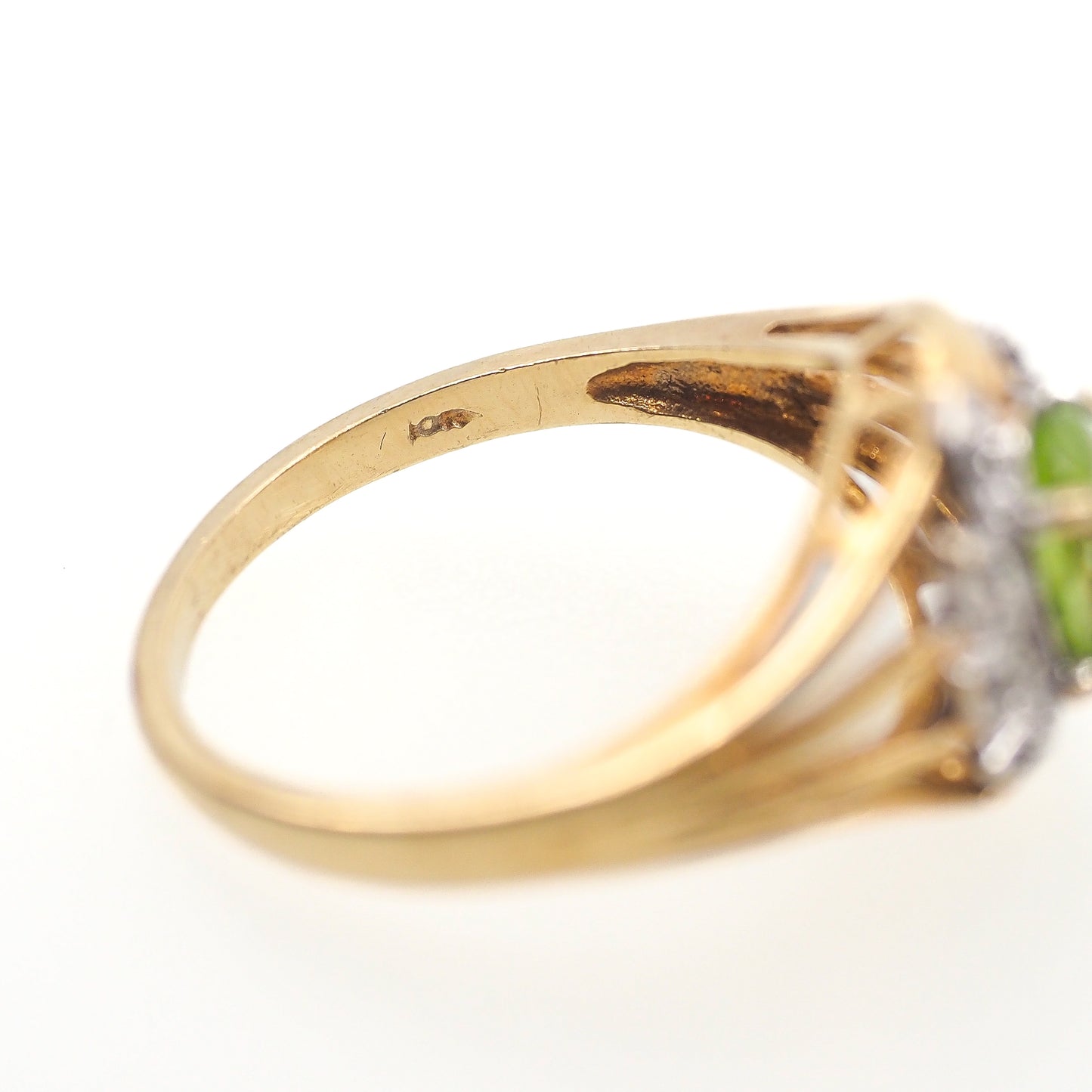 Vintage 1980s Oval Cut Green Peridot, Diamond, and 10k Gold Ring Size 7.25