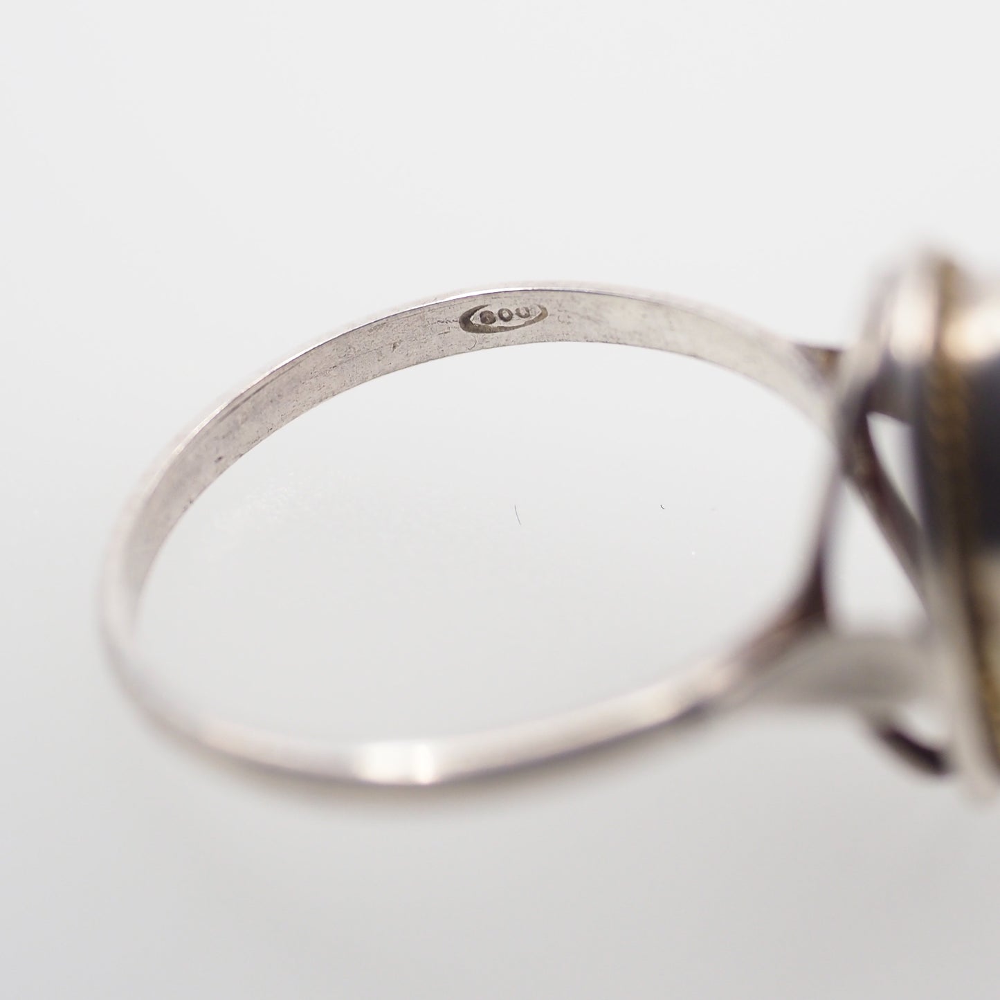 Vintage 1990s Italian Red Salmon Mediterranean and 800 Silver Cabochon Solitaire Ring Size 9.25
