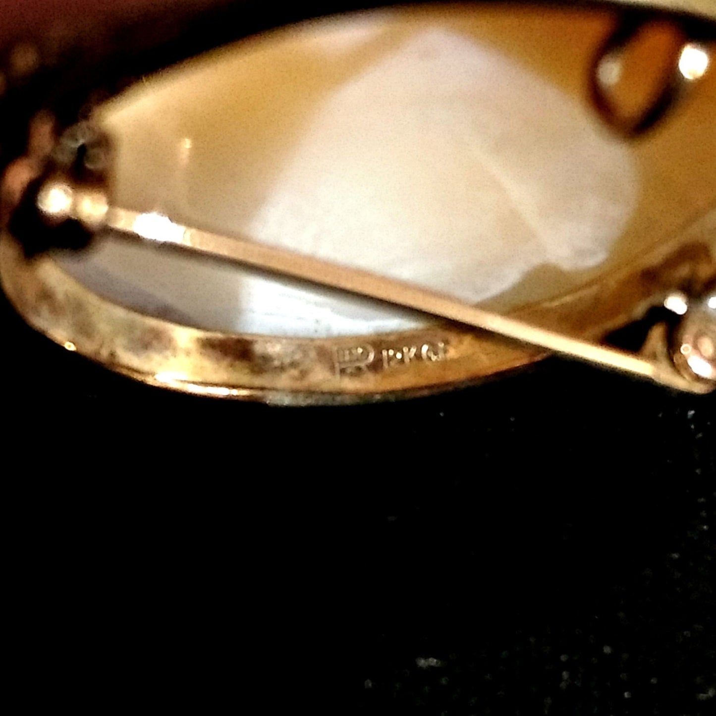 Vintage 1962 ROLYN INC. Shell Cameo and Gold Filled Brooch and Pendant Combination Pin and Necklace