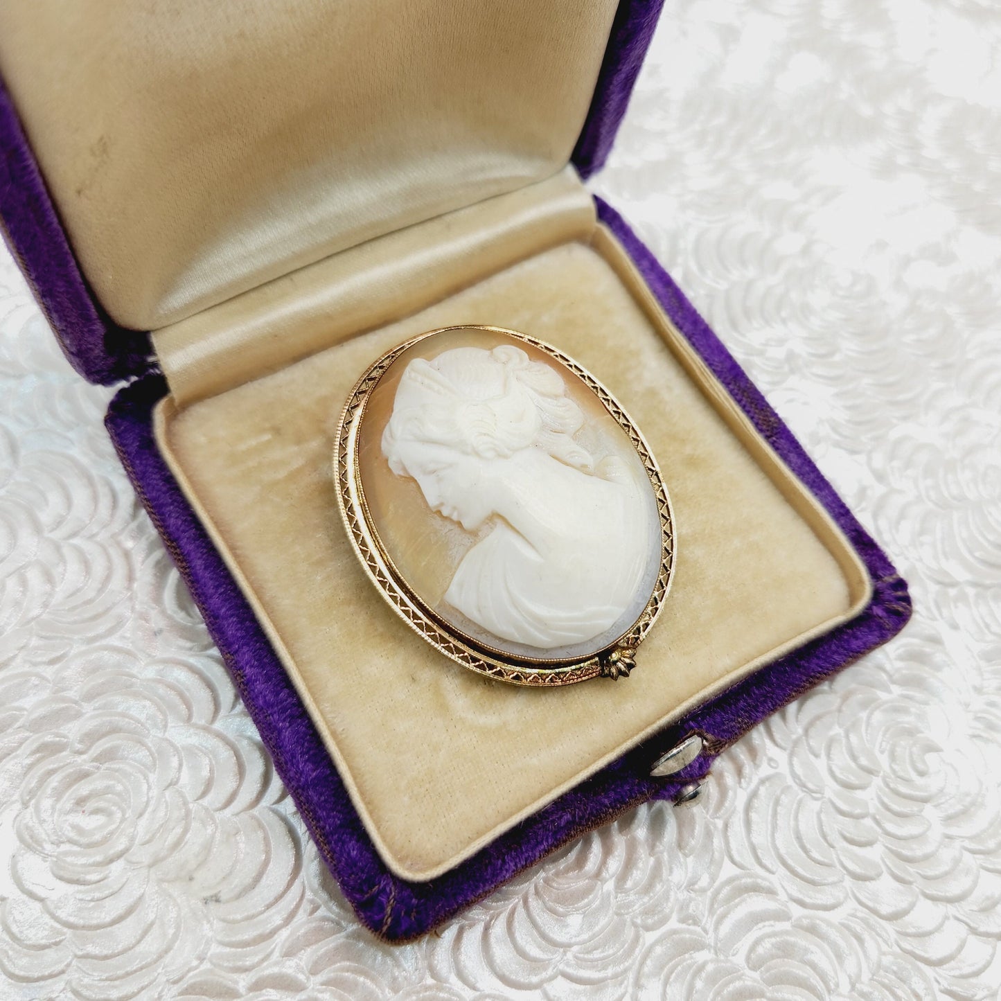 Vintage 1962 ROLYN INC. Shell Cameo and Gold Filled Brooch and Pendant Combination Pin and Necklace