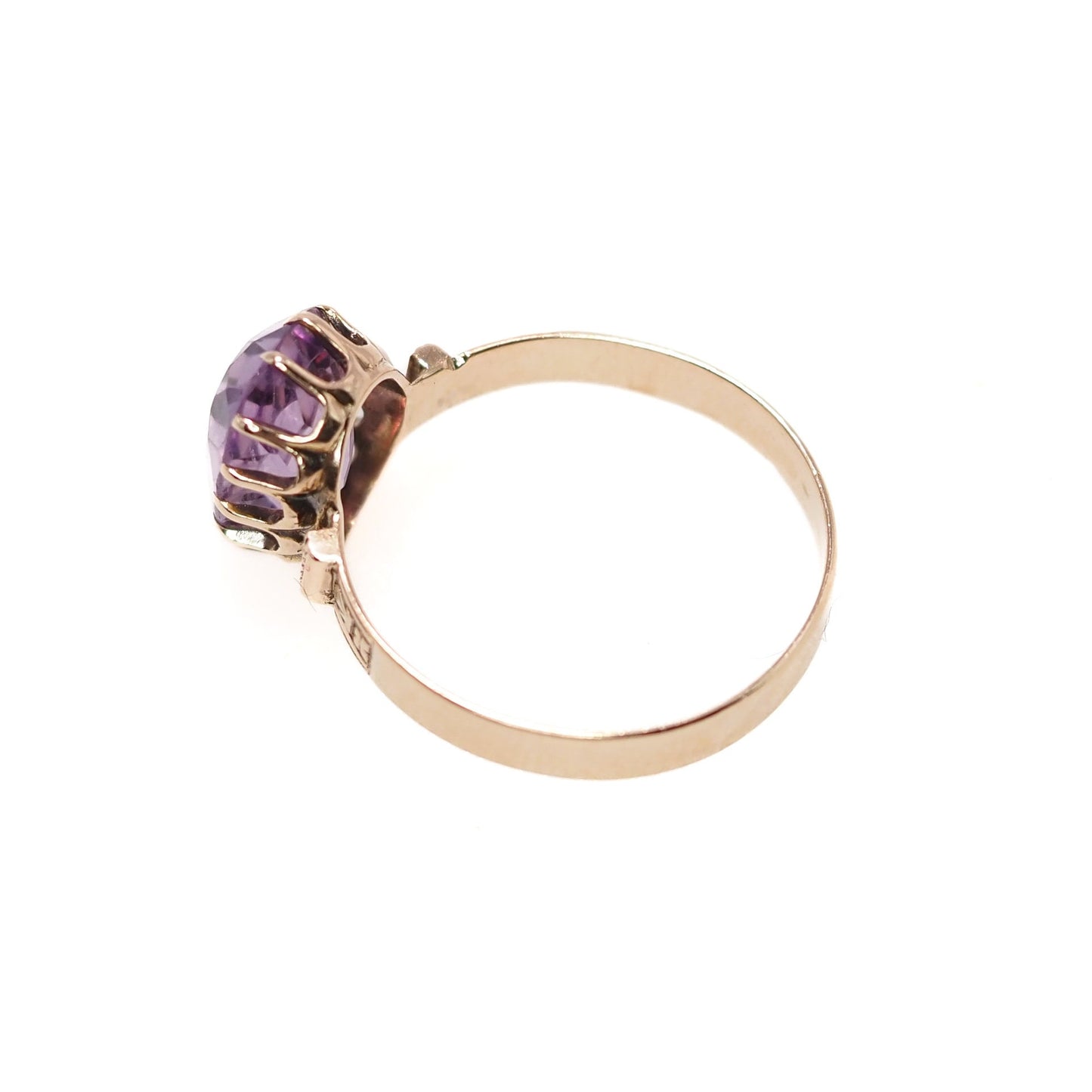 Antique 1880s Late Victorian Oval Cut Purple Amethyst and 10k Rose Gold Etched Solitaire Ring Size 7