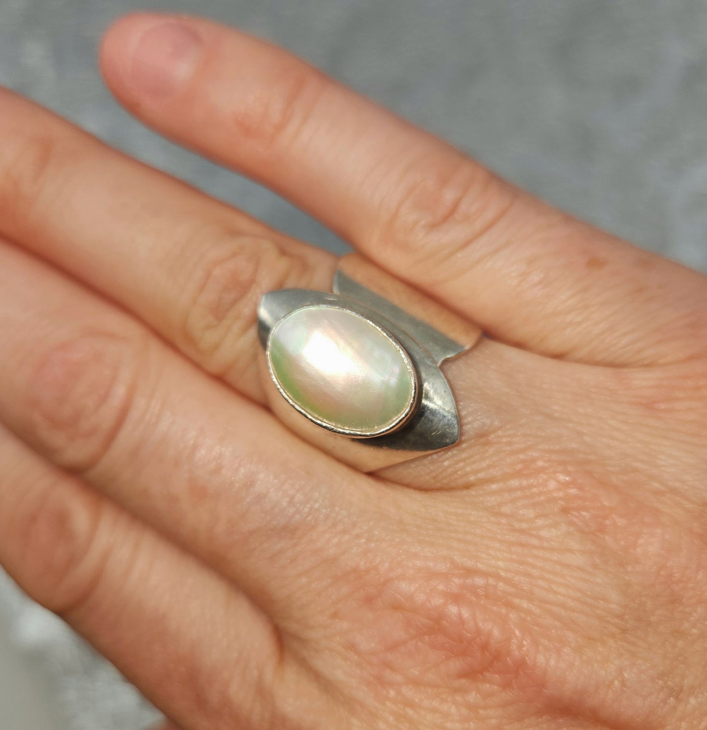 Vintage 1990s ROBERT NILSSON Mother-of-Pearl and Sterling Large Modernist Statement Ring Size 7