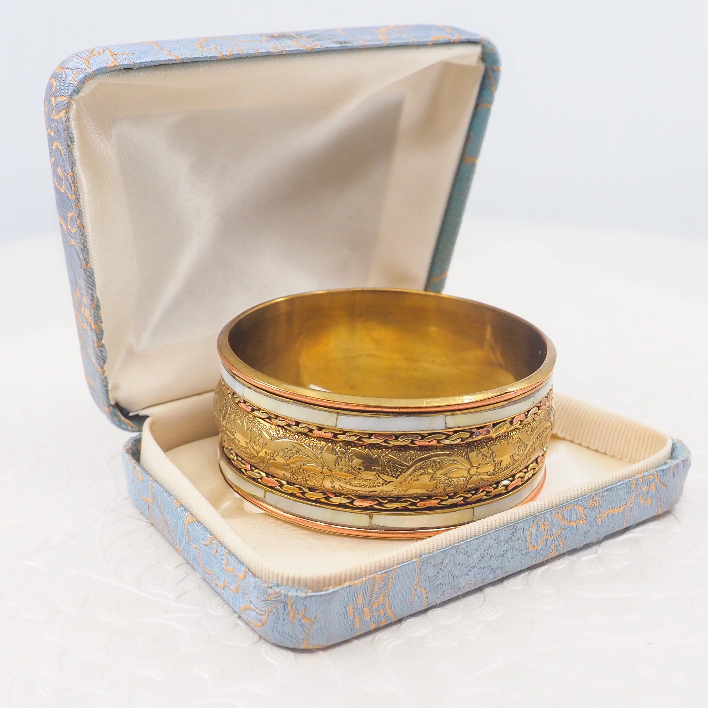 Vintage 1980s Victorian Revival Mother of Pearl Floral Bangle 8