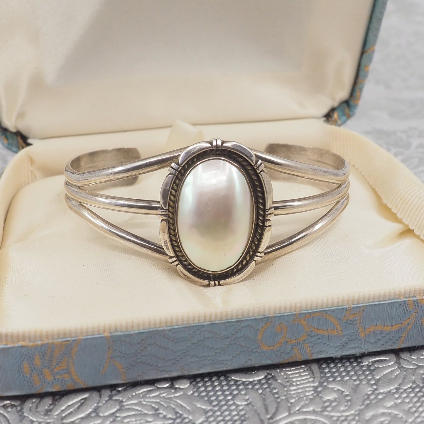 Vintage 1980er EUGENE BELONE Navajo Perlmutt Sterling Silber Manschette 6.5" Armband
