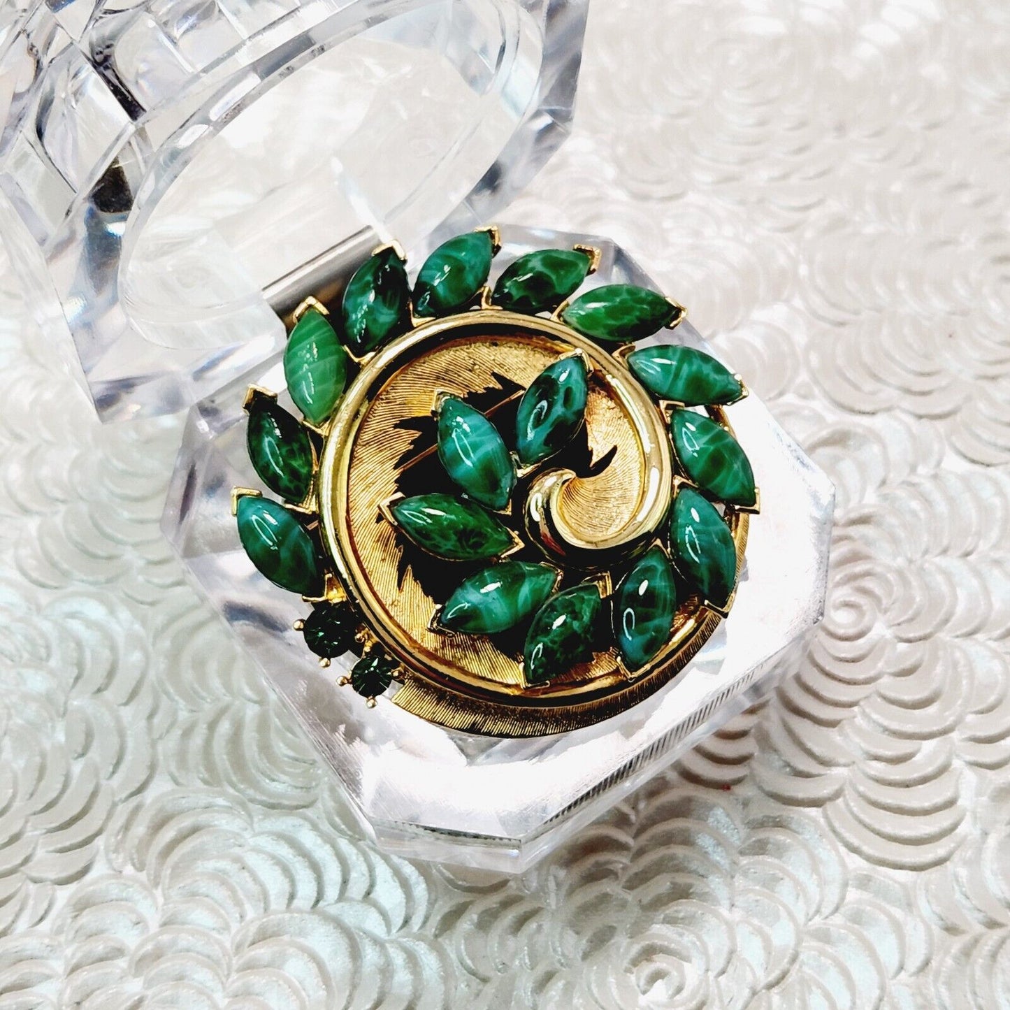 Vintage 1960s Green Glass and Gold Plate Flower Brooch