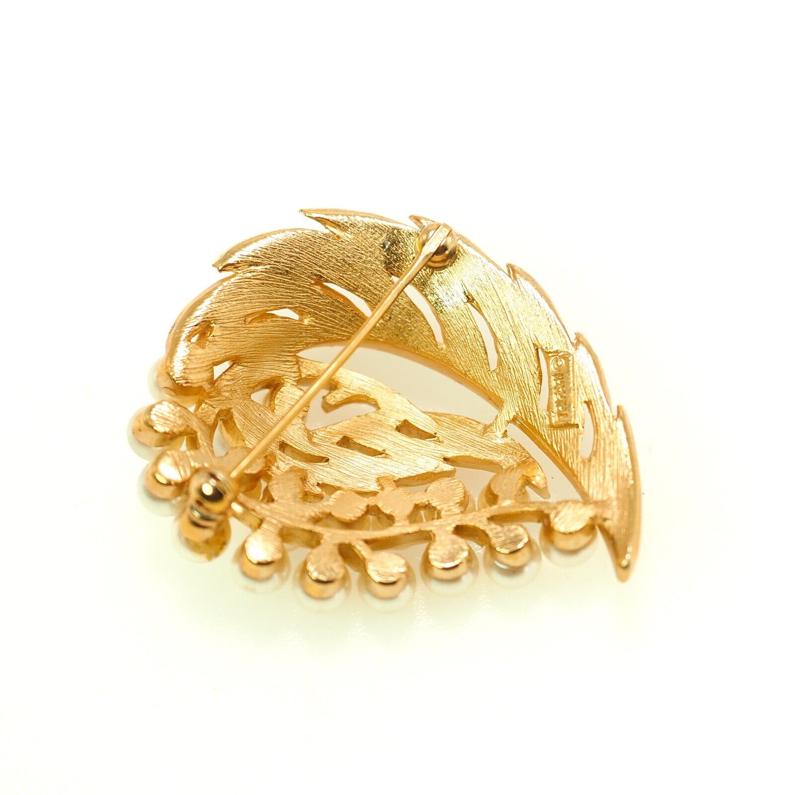 Vintage 1960s TRIFARI Imitation Pearl Gold Plate Leaf Brooch