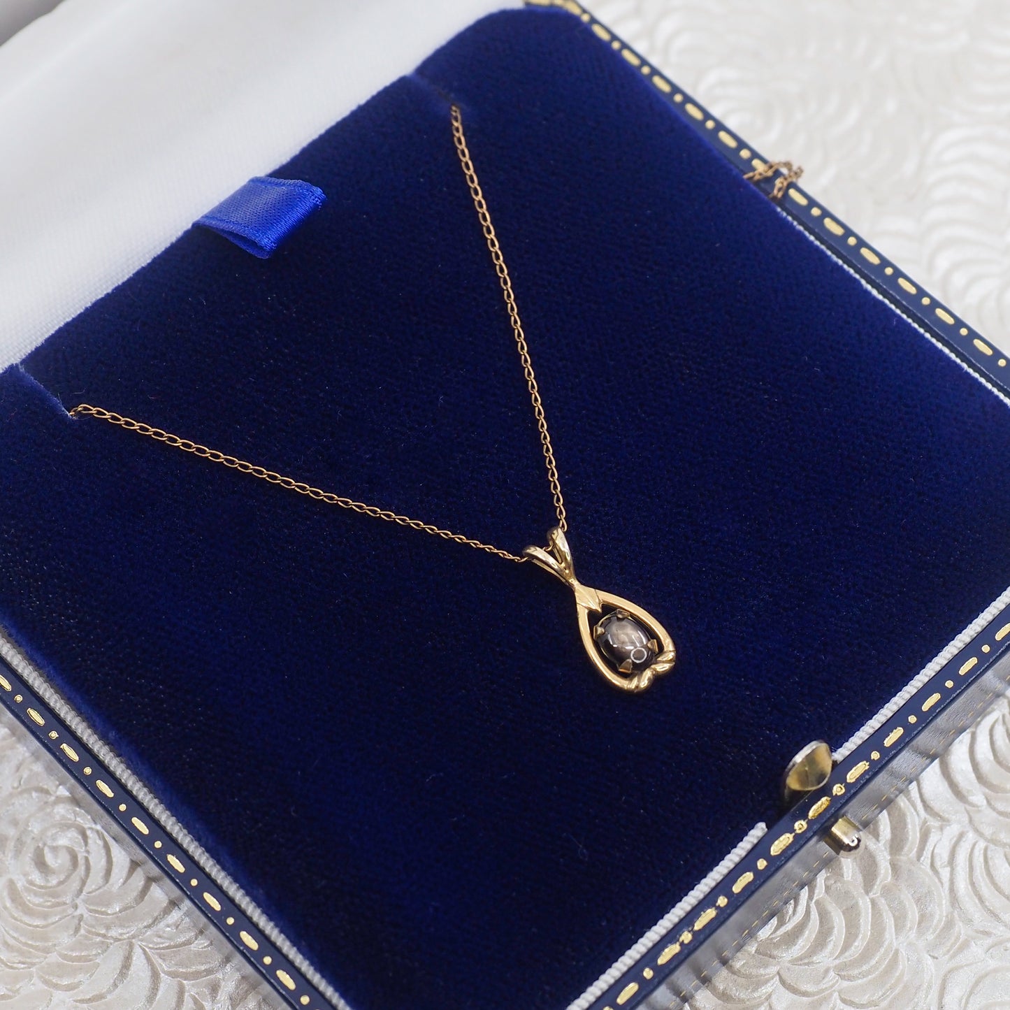 Vintage 1970s 0.50-Carat Black Star Sapphire Gold Filled Scroll Pendant 18" Necklace