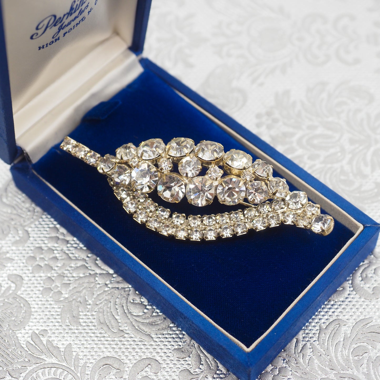 Vintage 1950s Leaf Clear Rhinestone Statement Gold Tone Large Brooch