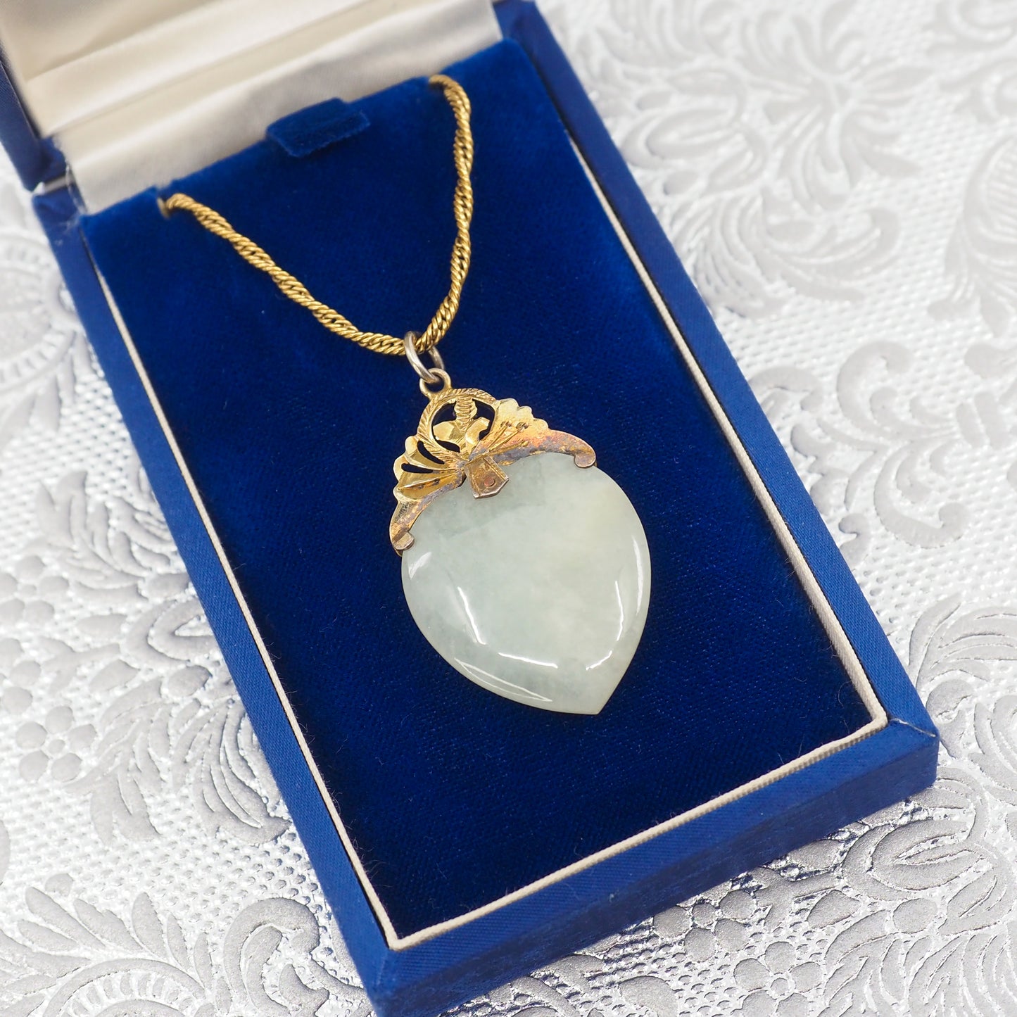 Vintage 1960s Heart Green Jadeite Jade and Gold Filled 18" Necklace