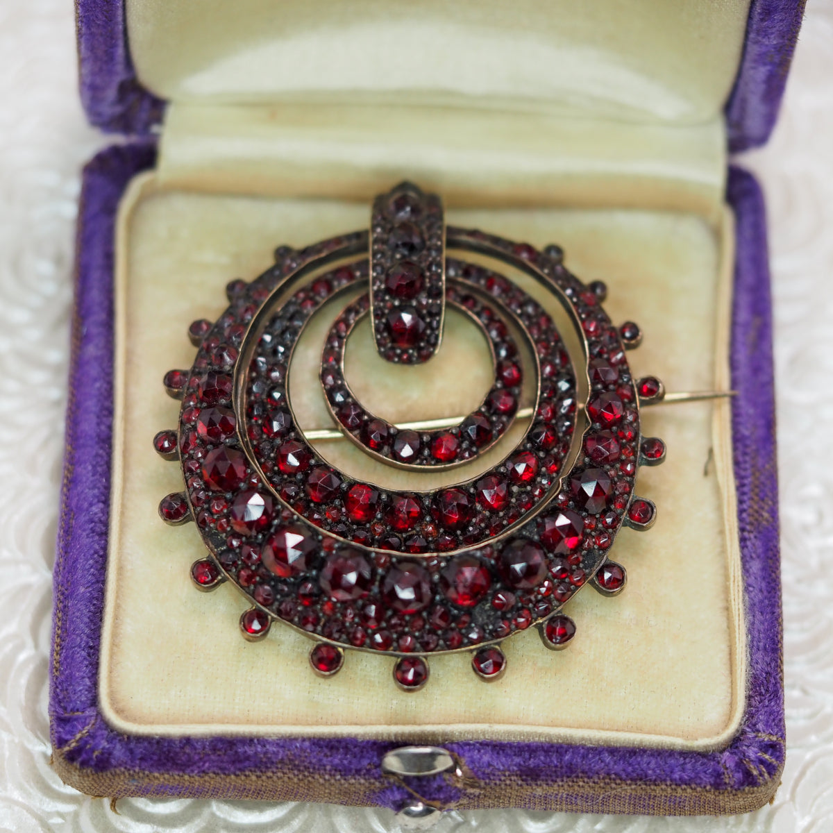 Antique 1880s Late Victorian Rose Cut Garnet and Gilt Large Circle Unisex Brooch image 3