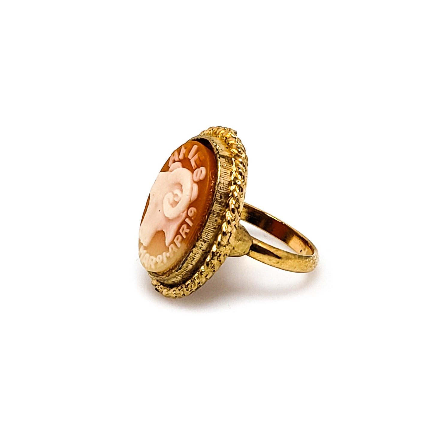 Vintage 1970s Aries Faux Cameo Ring - 70s Pink Imitation Cameo and Gold Toned Aries Ram Ring Size 7 - Zodiac Aries Ring