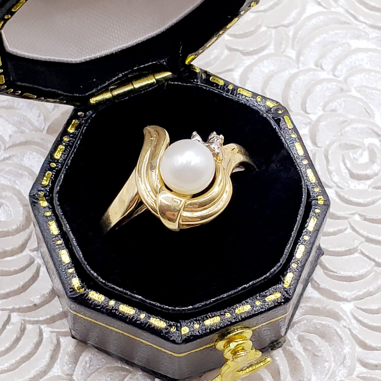 Vintage 1970s Cultured Japanese Akoya Pearl, Diamond, and 10K Ring Size 6.75 - 70s Yellow Gold, Cultured Pearl, Diamond Ring