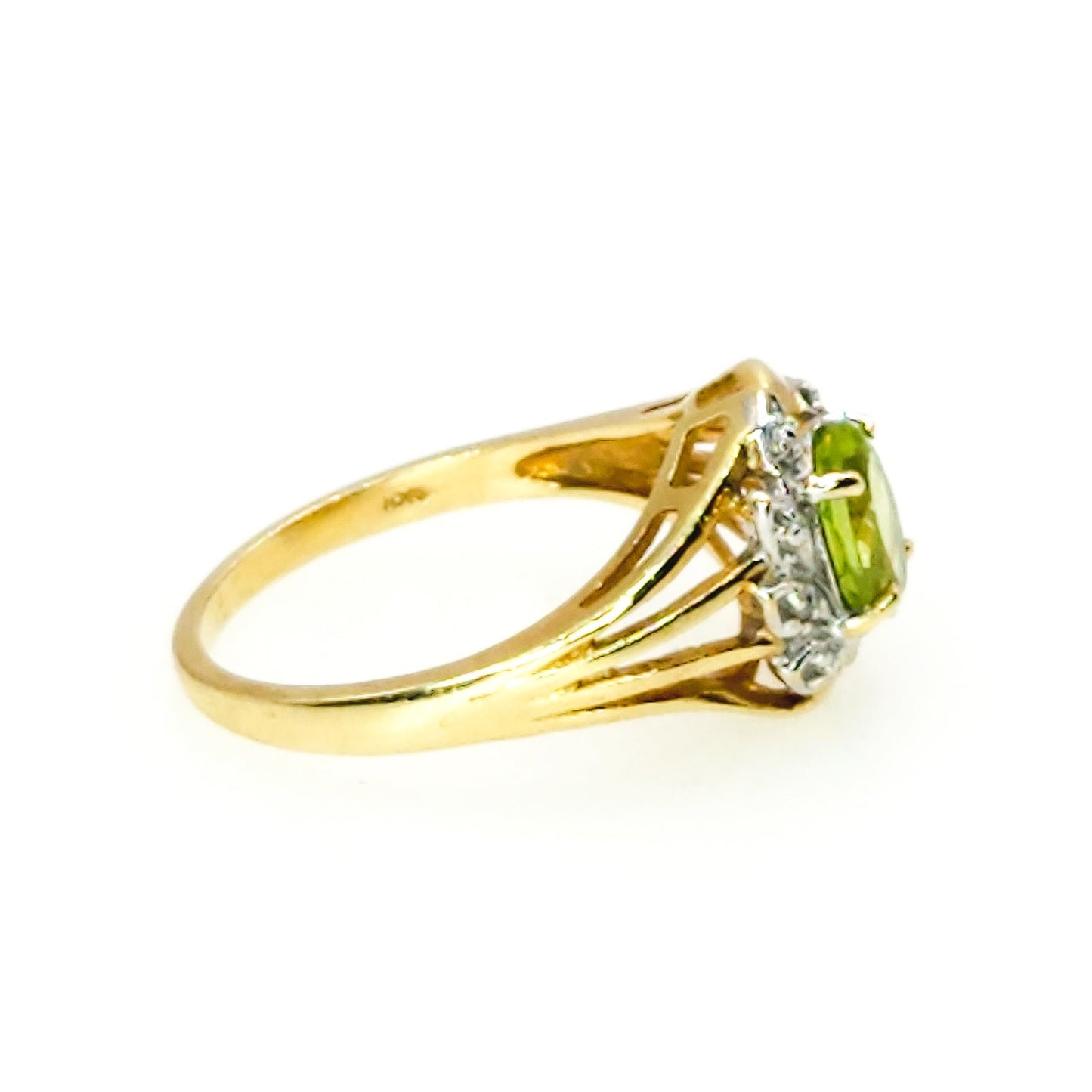 Vintage 1980s Oval Cut Peridot, Diamond, and 10K Gold Ring Size 7.25 - 80s Green Peridot, Diamond, Gold Ring - Green Gemstone Ring