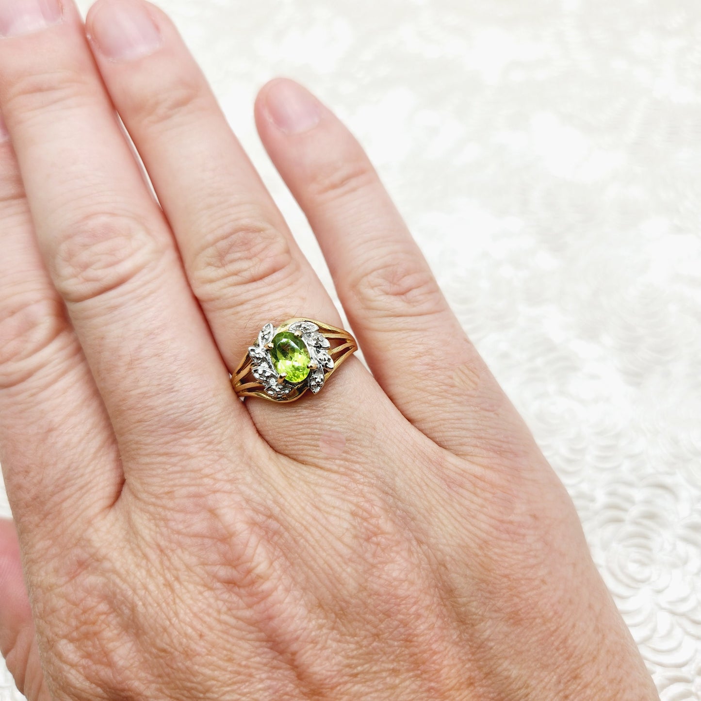 Vintage 1980s Oval Cut Peridot, Diamond, and 10K Gold Ring Size 7.25 - 80s Green Peridot, Diamond, Gold Ring - Green Gemstone Ring