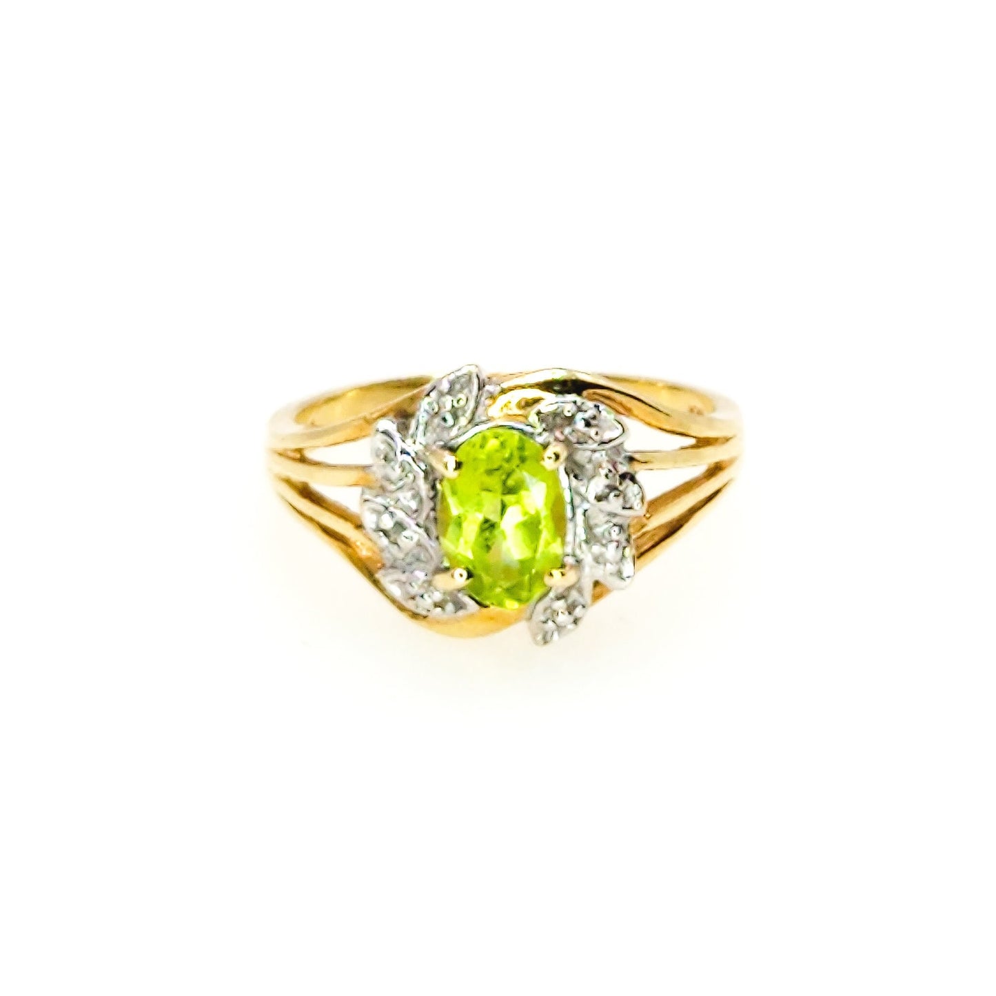 Vintage 1980s Oval Cut Peridot, Diamond, and 10K Gold Ring Size 7.25 - 80s Green Peridot, Diamond, Gold Ring - Green Gemstone Ring