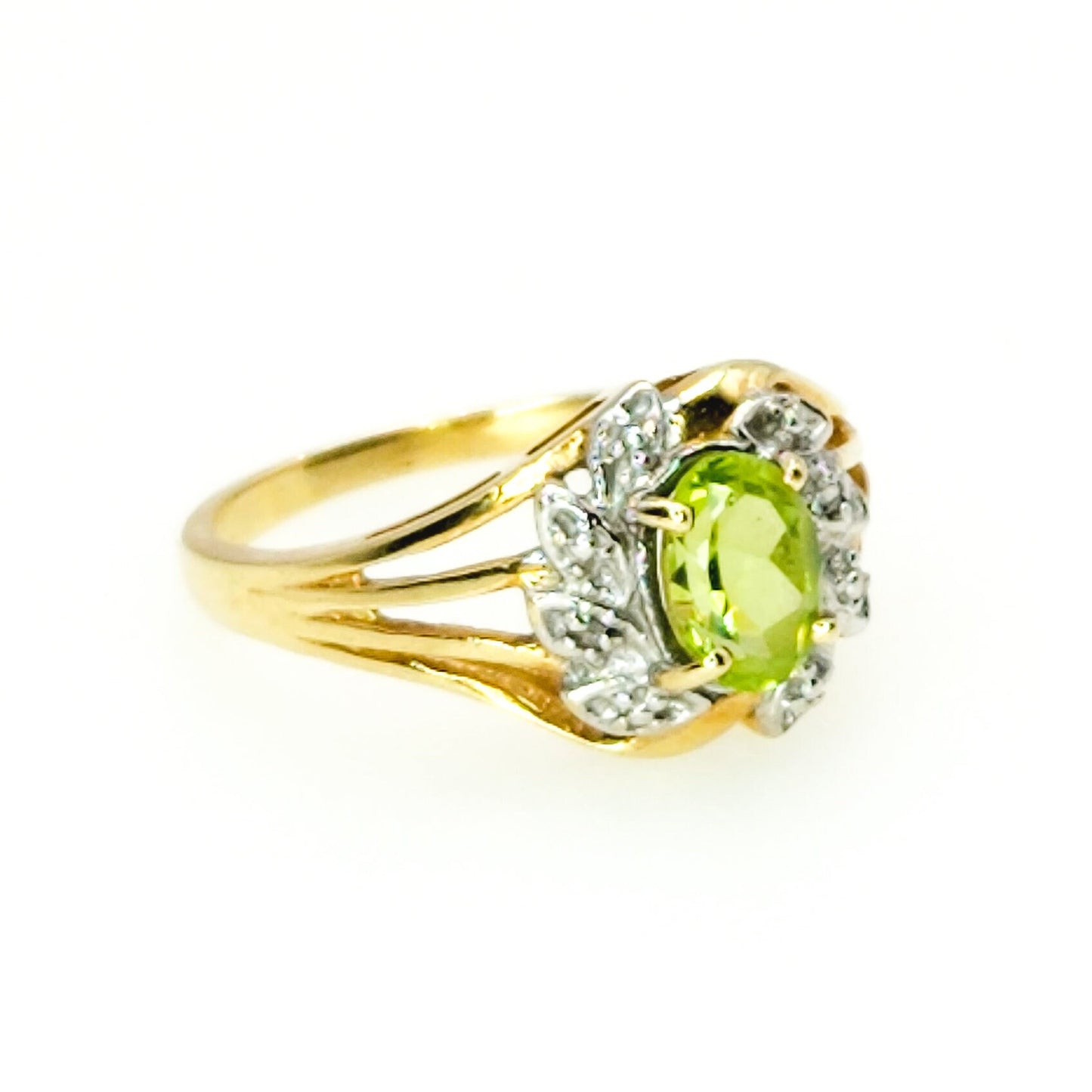 Vintage 1980s Oval Cut Peridot, Diamond, and 10K Gold Ring Size 7.25 - 80s Green Peridot, Diamond, Gold Ring - Green Gemstone Ring