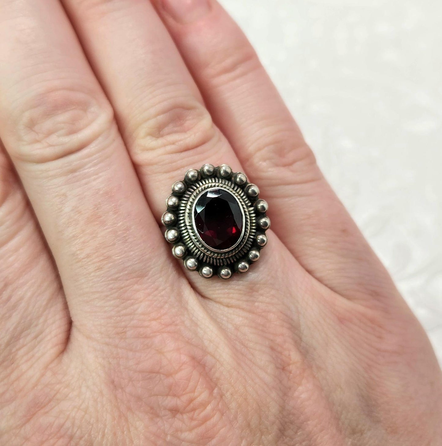 Vintage 1980s Oval-Cut Pyrope Garnet and Sterling Silver Solitaire Ring Size 7 - 80s Red Garnet Silver Southwestern Ring - Gemstone Ring