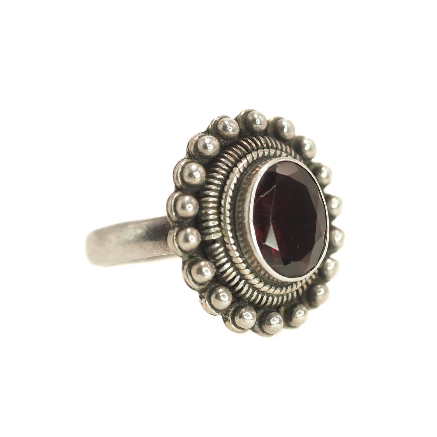 Vintage 1980s Oval-Cut Pyrope Garnet and Sterling Silver Solitaire Ring Size 7 - 80s Red Garnet Silver Southwestern Ring - Gemstone Ring