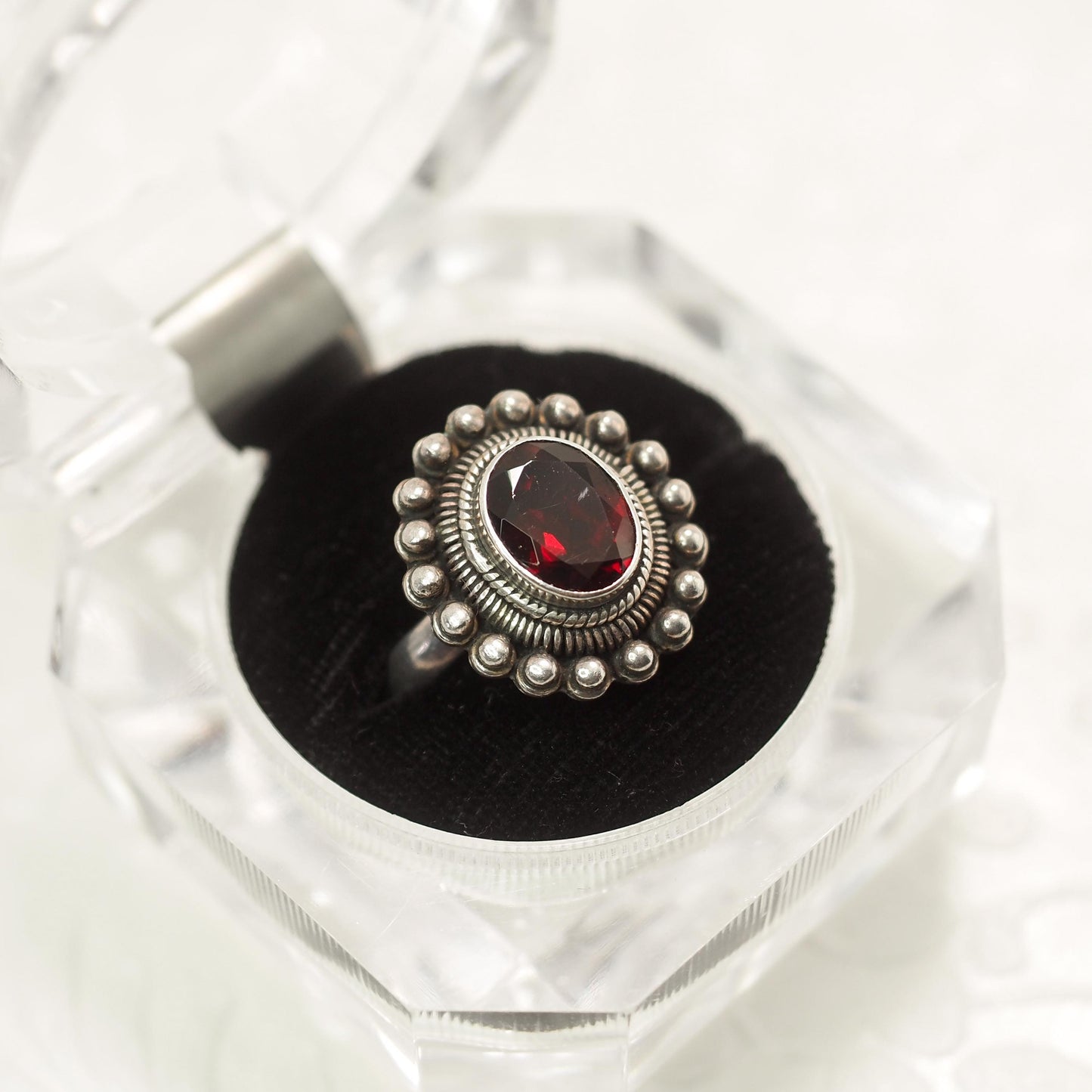 Vintage 1980s Oval-Cut Pyrope Garnet and Sterling Silver Solitaire Ring Size 7 - 80s Red Garnet Silver Southwestern Ring - Gemstone Ring