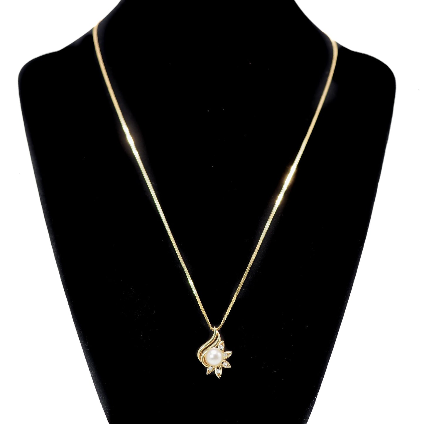 Vintage 1980s Japanese Cultured Akoya Pearl, Diamond, and 14K Yellow Gold Necklace - Cultured Round 7mm Pearl, Diamond Flower 18" Necklace