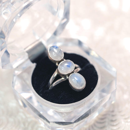 Vintage 1990s Moonstone and Sterling Silver Three Stone Southwestern Ring Size 8.25