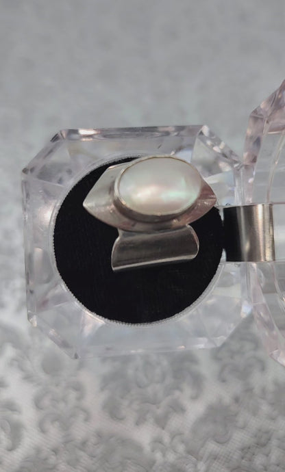 Vintage 1990s ROBERT NILSSON Mother-of-Pearl and Sterling Large Modernist Statement Ring Size 7