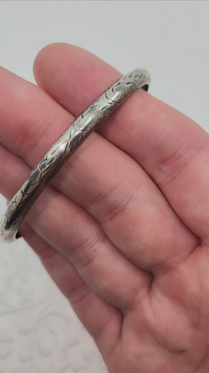Vintage 1970s Sterling Silver Etched Safety Chain Bangle Hinged 7.25" Bracelet