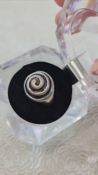 Vintage 1970s Sterling Silver Swirled Southwest Thick Band Ring Size 6.5