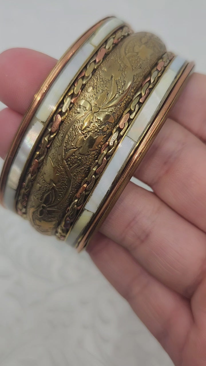 Vintage 1980s Victorian Revival Mother of Pearl Floral Bangle 8